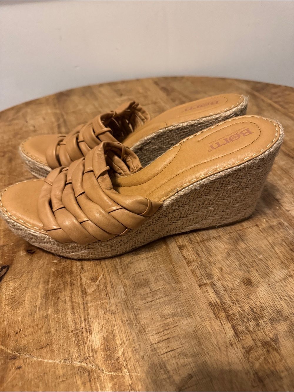 Born Aneesa tan wedge Sandal Size 10 - Picture 3 of 6